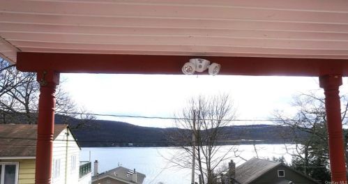 4 Lodge Dr, Greenwood Lake NY  10925-4148 exterior