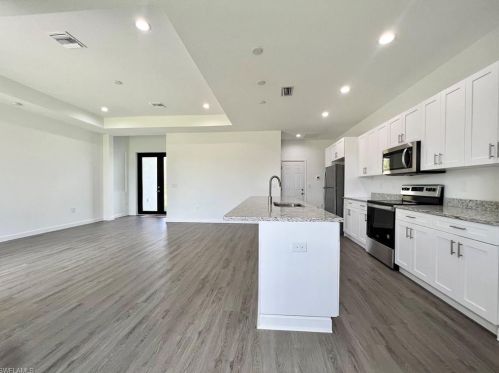 2820 11th St, Lehigh Acres, FL 33972-3573