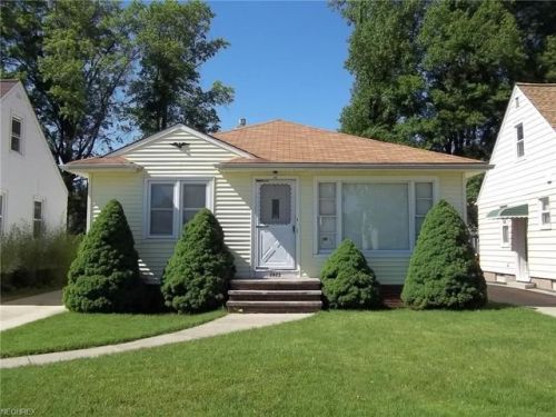 2622 Ingleside Dr, Cleveland, OH 44134-2914