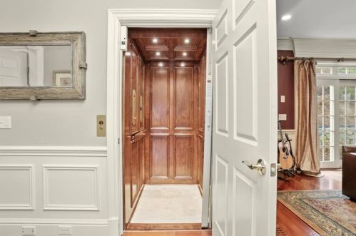 77 Tackora Trl, Ridgefield CT  06877-3028 exterior