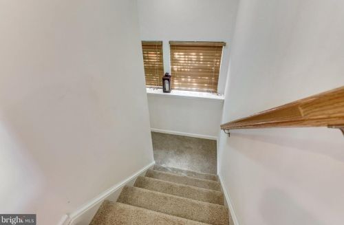 11 Broad Way, Lovettsville VA  20180-8608 exterior