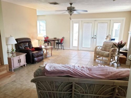 1537 Demens Dr, Saint Petersburg FL  33712-6021 exterior