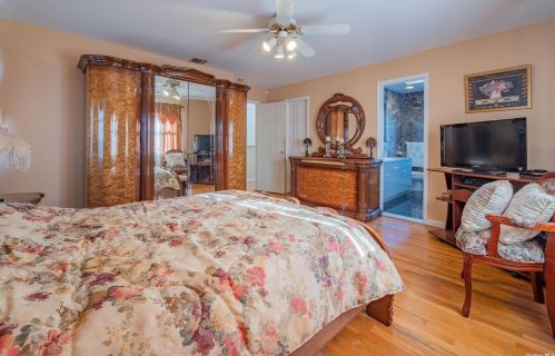 9 Old Broadway, New Hyde Park NY  11040-5012 exterior