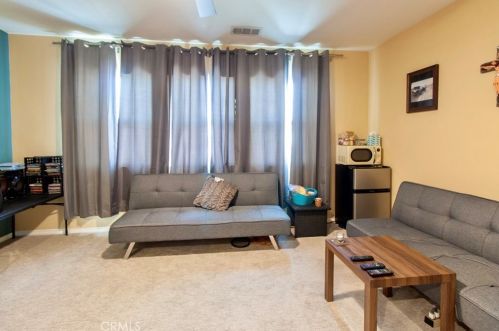 865 Pine Ave, Rialto CA  92376-4552 exterior