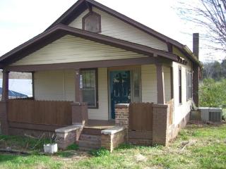 405 Farnum St, Friendsville, TN 37737-2901