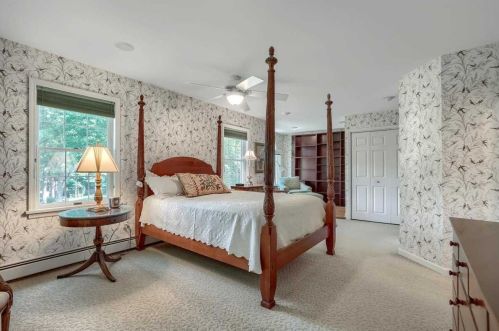 5 Carlson Ter, Fishkill NY  12524-3001 exterior