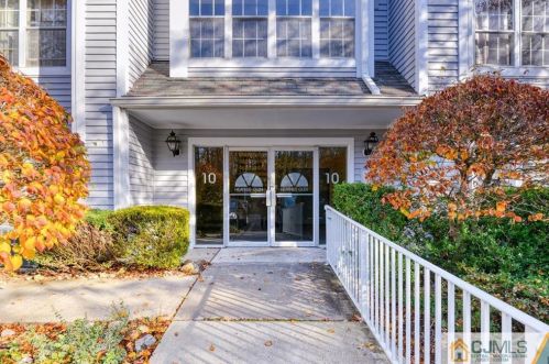 1002 Meadow Ct, Helmetta, NJ 08828-1136