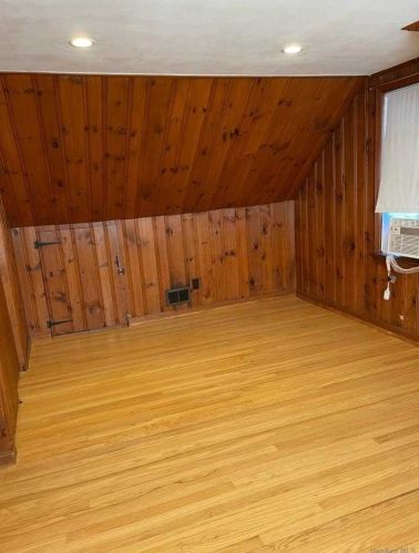146 Colonial Ave, Williston Park NY  11596-1527 exterior