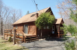 133 Maple Rd, Canadensis, PA 18325-7918