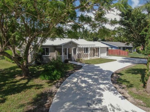 222 Pavonia Rd, Nokomis, FL 34275-3900