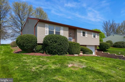 2720 Reading Rd, Swartzville, PA 17569-9640