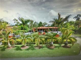 8320 58th St, Miami FL  33143-1504 exterior