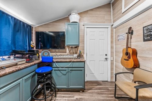 2105 65th St, Long Beach CA  90805-2615 exterior