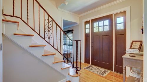 18 Sandalwood Dr, East Brunswick NJ  08816-4047 exterior
