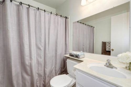 6417 Creekbed Ln, Citrus Heights CA  95621-4854 exterior