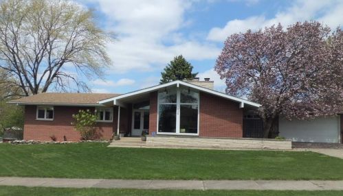626 78th Pl, Gary, IN 46410-5408