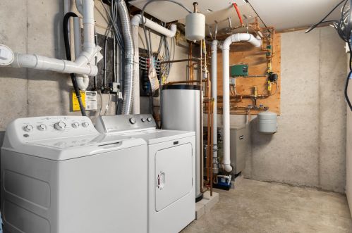 61 Caleb Dr, Danville NH  03819-3017 exterior