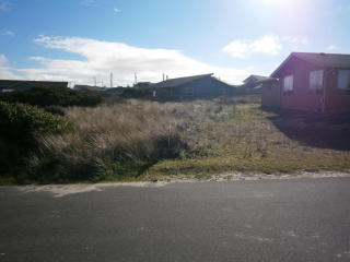 2001 Beachview Dr, Waldport, OR 97394-9441