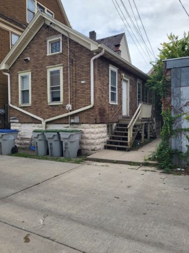 1108 Madison St, Milwaukee WI  53204-2217 exterior