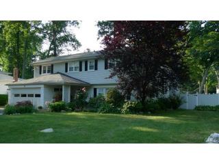 39 Fawn Dr, Stamford CT  06905-2722 exterior