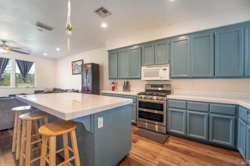 2591 Edgewater Dr, Santa Rosa, CA 95407-4588