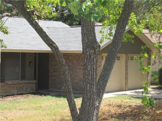 8113 Greenslope Dr, Austin TX  78759-8731 exterior