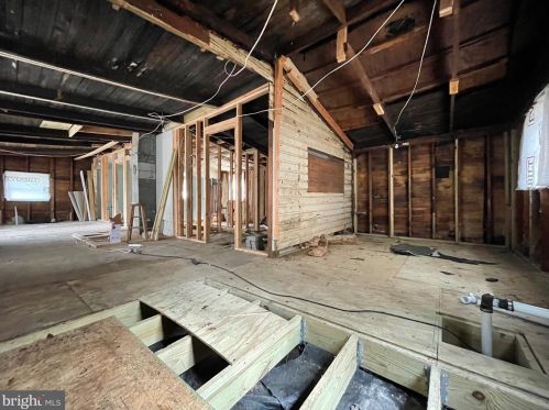 211 Palm Ave, Browns Mills NJ  08015-4128 exterior