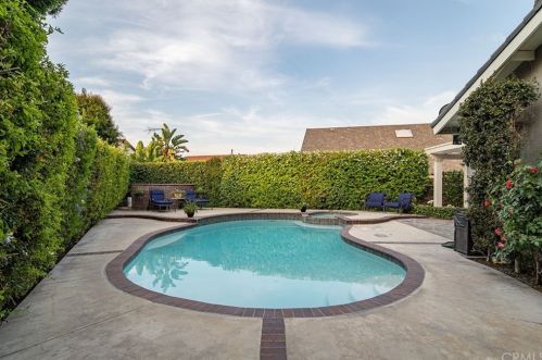 4237 Sussex Cir, Cypress CA  90630-2742 exterior