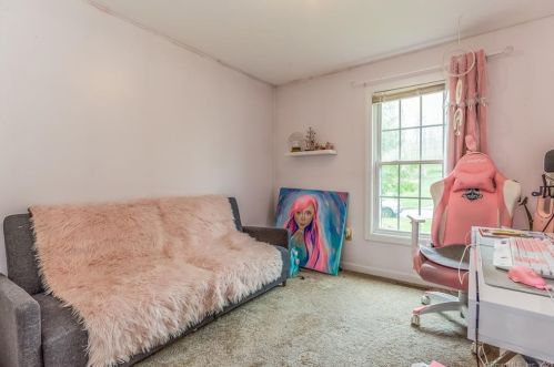 15 Country Club Dr, Gales Ferry CT  06339-1714 exterior