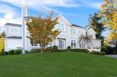 4 Castle Walk, Scarsdale, NY 10583-3221