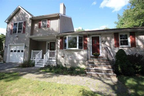48 Centerville Dr, Salem, NH 03079-2675