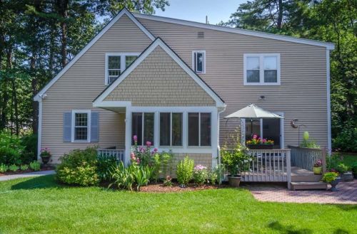 4 Hampshire Dr, Concord, NH 03301-5914