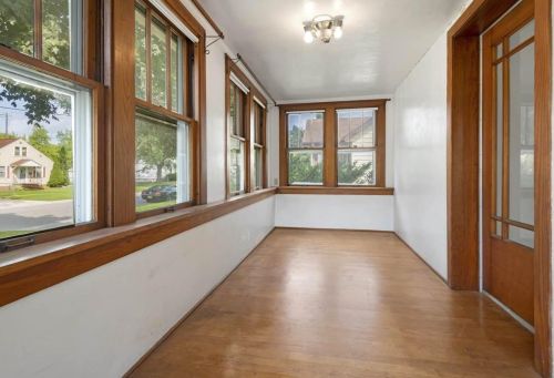855 James St, Green Bay, WI 54303-3619