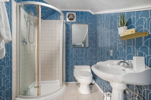 1 Kingsland Pl, Oakland CA  94619-2608 exterior