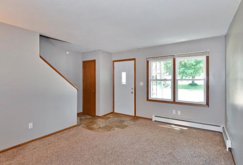 944 Willow St, Faribault, MN 55021-6261
