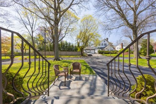 139 Hilburn Rd, Scarsdale NY  10583-6117 exterior