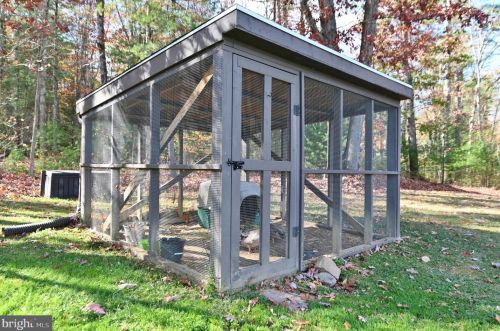 23 Bobby Ln, Edinburg VA  22824-2552 exterior