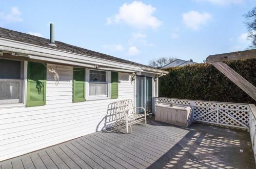 59 Grinnell Ave, Tiverton RI  02878-1901 exterior