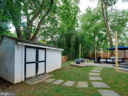 7003 Hickory Hill Rd, Falls Church VA  22042-3903 exterior