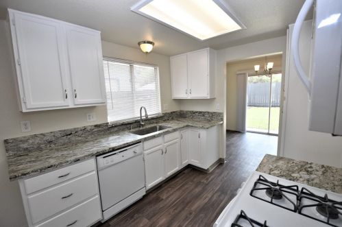 1040 Fallon Woods Way, Rio Linda CA  95673-2430 exterior