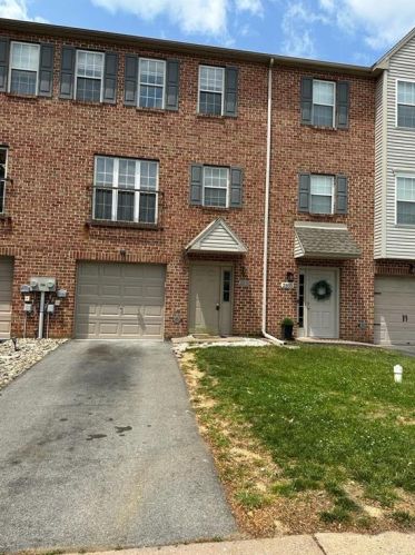 2851 Sequoia Dr, Macungie PA  18062-8431 exterior
