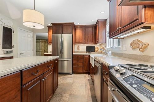 211 Edgewood Dr, Canonsburg PA  15317-3343 exterior