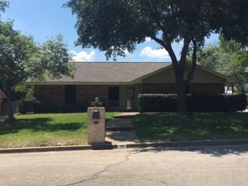 301 Cross Country Dr, Hewitt, TX 76643-3850