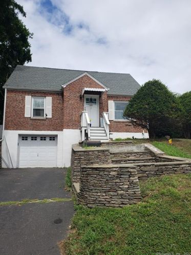 3 Hooker St, New Britain, CT 06053-3808