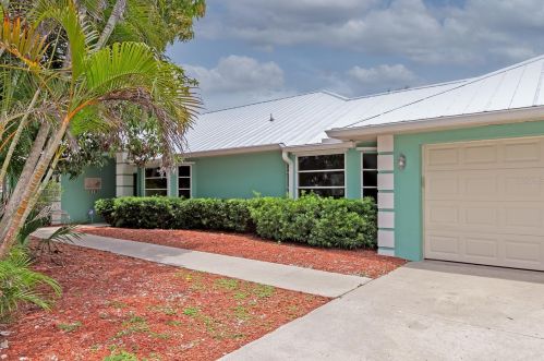 518 Bayside Way, Nokomis FL  34275-3439 exterior