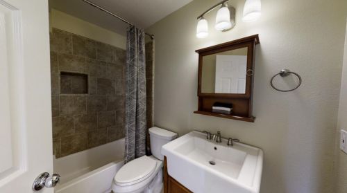 1550 Foxwood St, Hollister CA  95023-8048 exterior