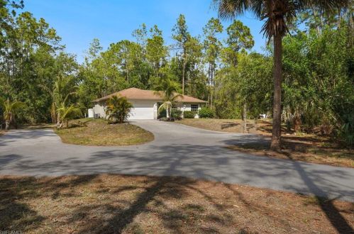 3665 10th Ave, Naples, FL 34120-4954
