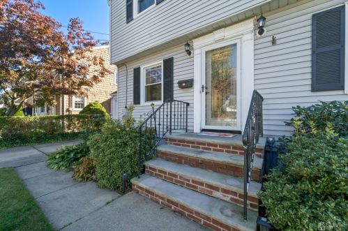 229 Martool Dr, Woodbridge, NJ 07095-2016