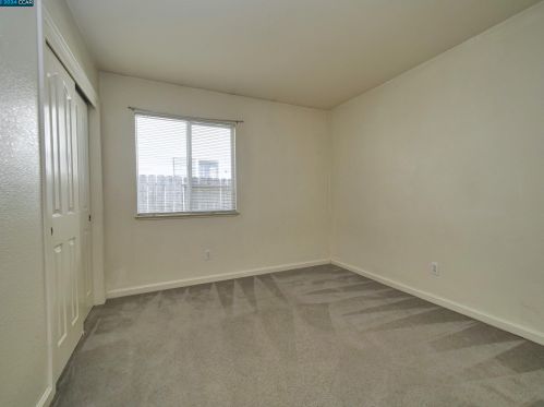 1062 Schadeck St, Manteca CA  95336-5956 exterior