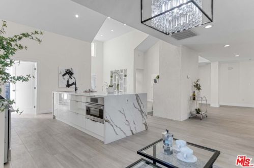 11512 La Maida St, North Hollywood CA  91601-4323 exterior